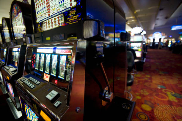 AduQ table limit display on winbett showing ante range, play bet options, and current occupancy